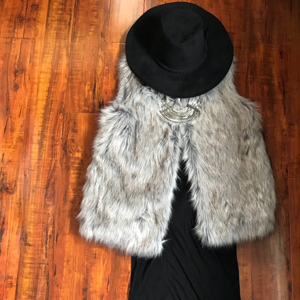 Boho chic faux fur vest NWT